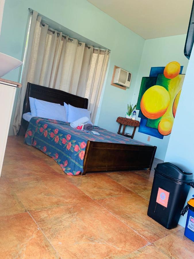 Paddy Bar Backpacker And Dive Center Hostel Puerto Galera Bagian luar foto